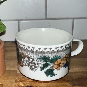 Vintage GOEBEL Oeslauer Manufaktur, Bavaria, West Germany Country Burgund Mug